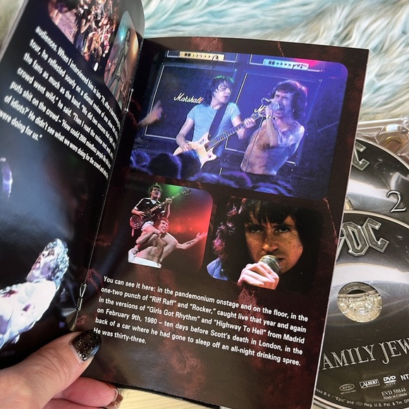 AC/DC 2 DVD Set With Full Colour Insert - Picture 5 of 5
